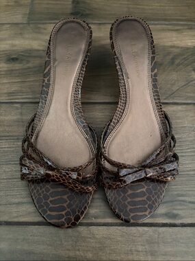 CL by Chinese Laundry Brown Croc-Embossed Knotted Slide Mules
